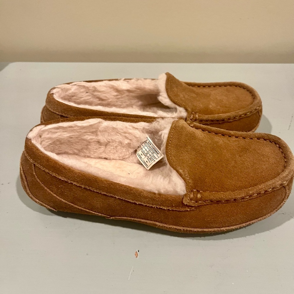 UGG Tan Suede Slippers with Plush Lining looks like new